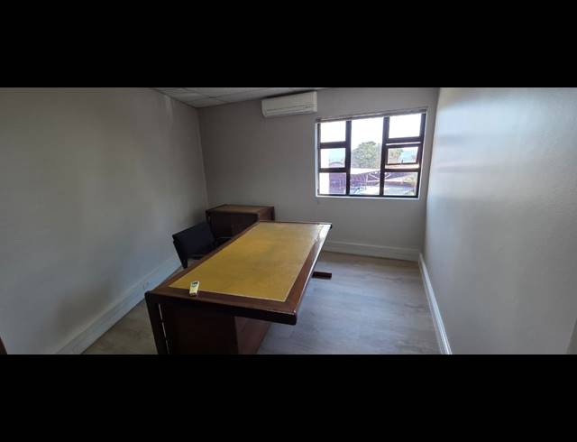 218M² OFFICE TO LET IN ROCKY DRIFT